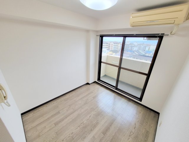 フォレスト高畑マンションの居間写真