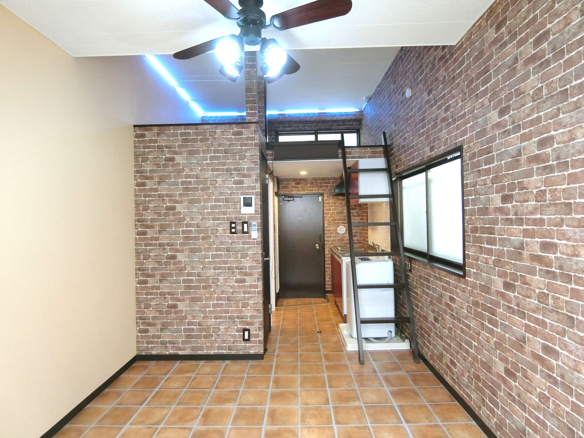 居室・リビング　フルリノベーション済