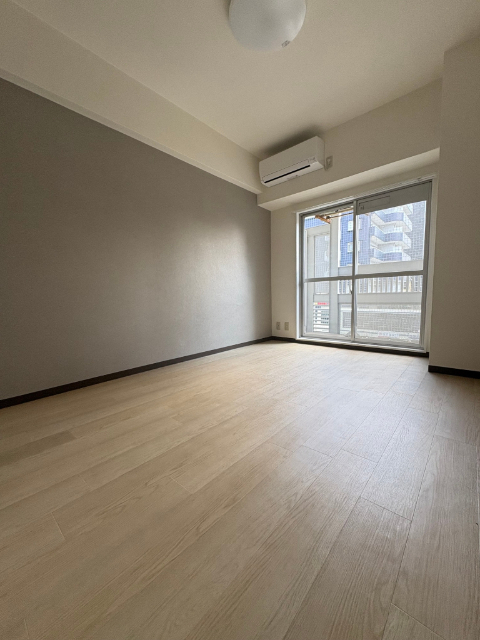 居室・リビング　退去前の為、写真は別部屋となります。