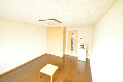 居室・リビング　机は用途に合わせて折りたたみ可能！