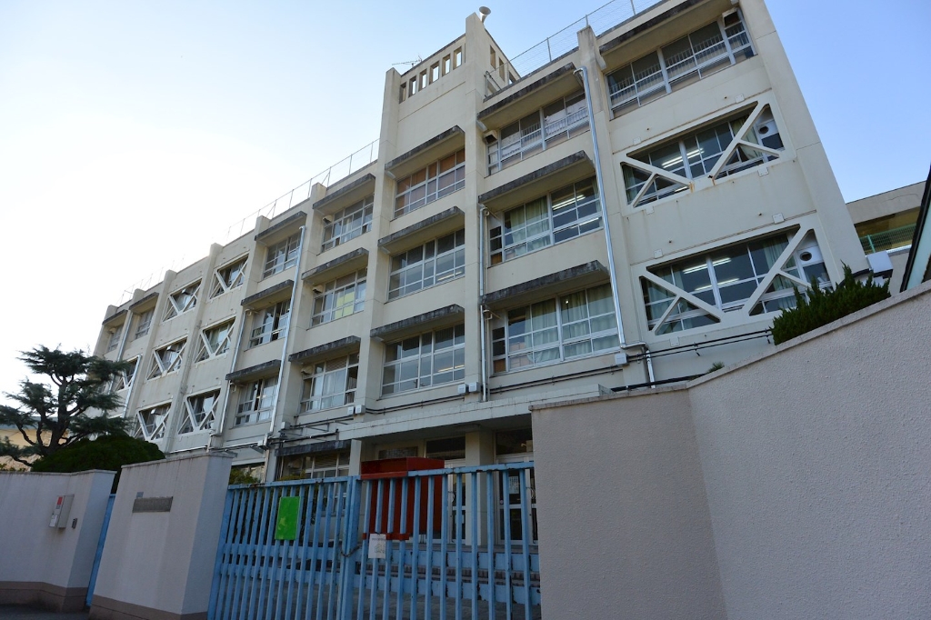 小学校　寝屋川市立木屋小学校（小学校）まで986m