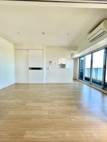 居室・リビング　明るいお部屋ですね♪