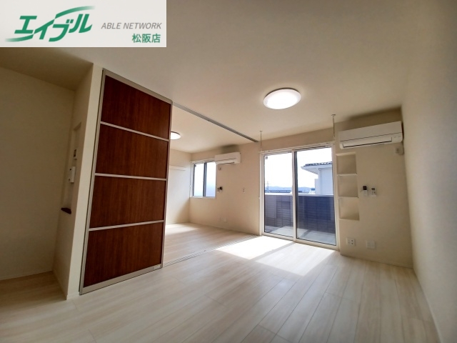 居室・リビング　同物件別室画像