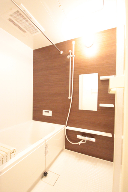 バス・シャワールーム　※別階の同間取のお部屋の参考写真です。