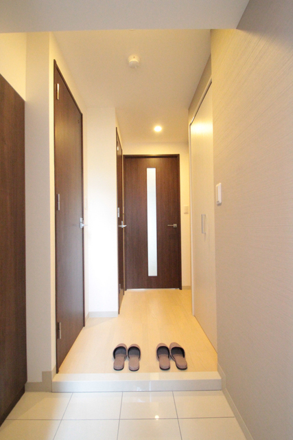 玄関　※別階の同間取のお部屋の参考写真です。