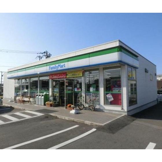 コンビニ　ファミリーマート富山秋吉店（コンビニ）まで300m