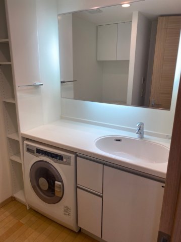 キッチン　※備付洗濯機あり写真のものから昨年交換済みです