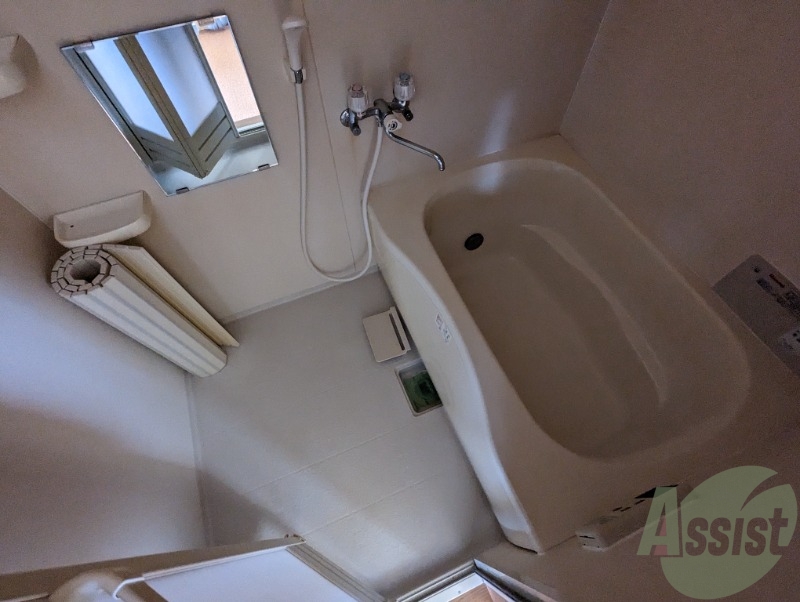 バス・シャワールーム　お風呂は追い炊きもついておりゆったり入りたくなりますね。