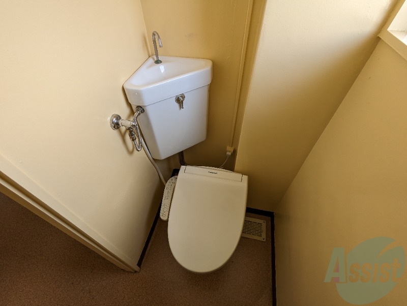 トイレ　お手洗いは温水洗浄付き。これは個人的に外せません。