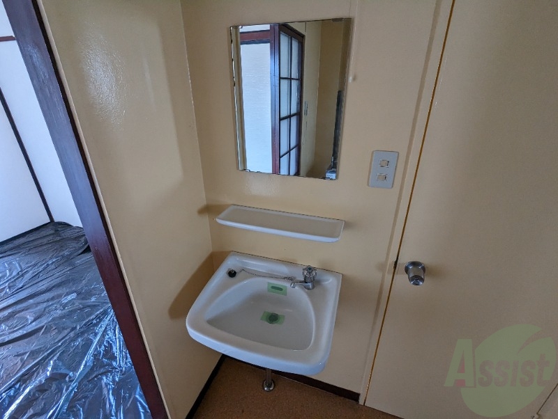 洗面設備　洗面台もございますので朝の準備はこちらから。