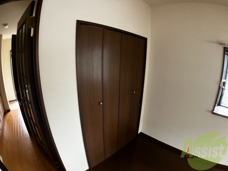 収納　洋室のクローゼット。広さは十分そうです。