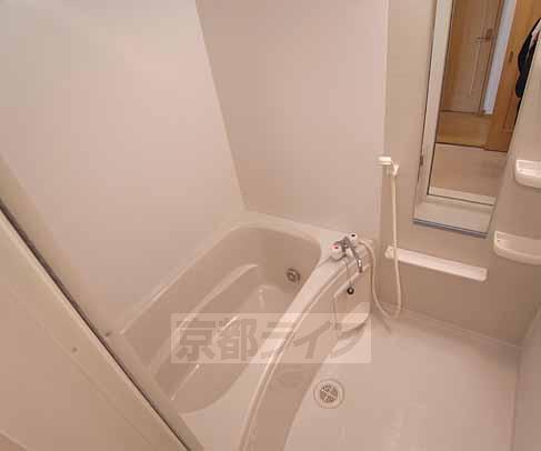 バス・シャワールーム　浴室乾燥機付のお風呂です。