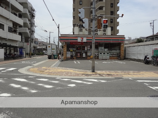 コンビニ　セブンイレブン（コンビニ）まで122m