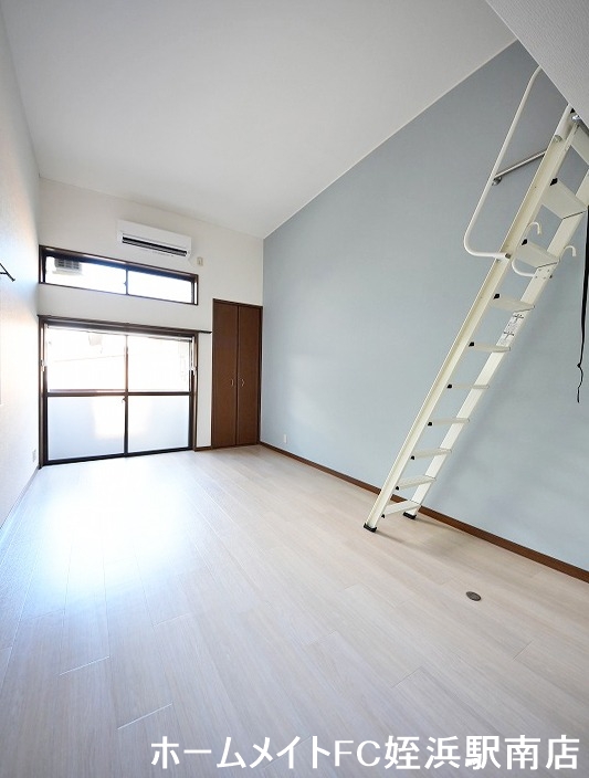 居室・リビング　★角部屋２面採光♪★