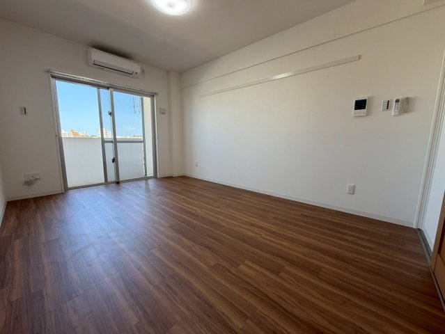 居室・リビング　ヴィアレ三原（ＴＹ）★那覇市三原エリア