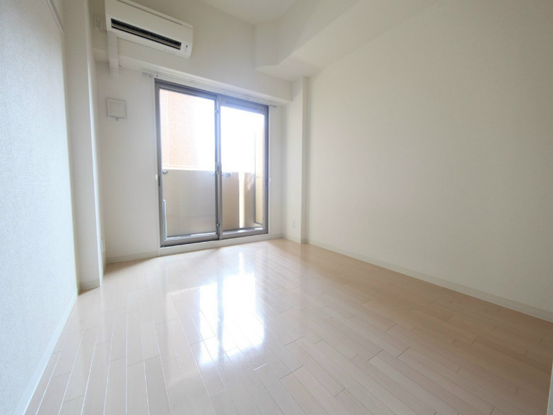 居室・リビング　洋室6帖　エアコン完備　バルコニー