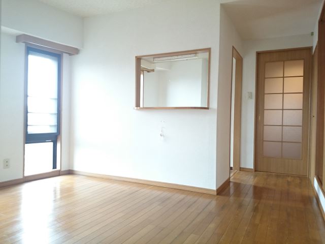 居室・リビング　８帖のダイニングキッチンです。