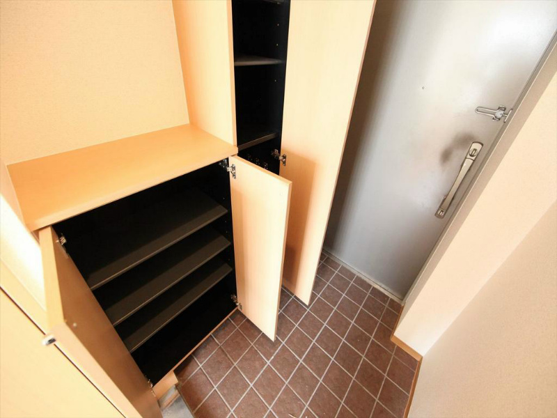 玄関　玄関　シューズボックス付（収納充実してます）