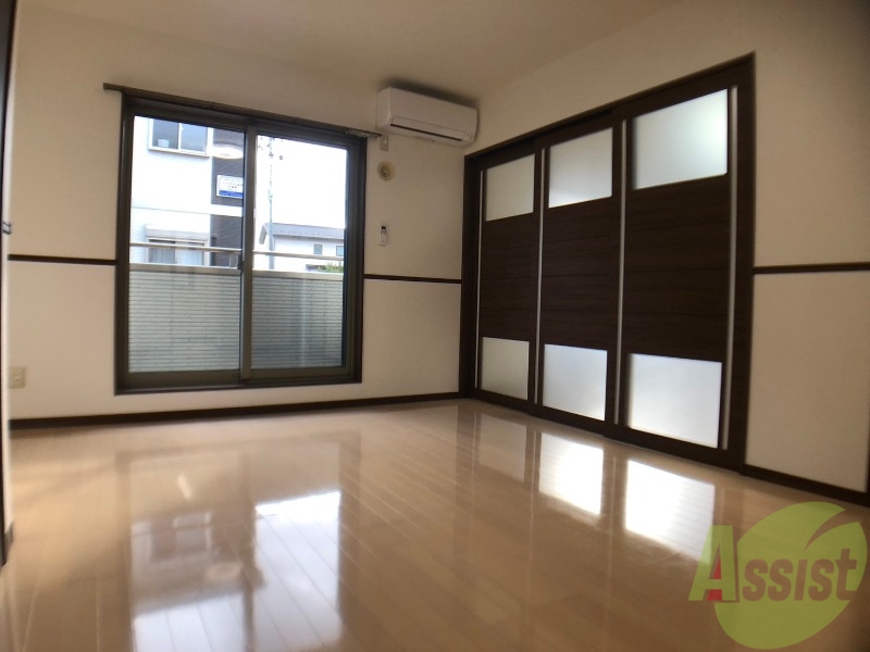 居室・リビング　こちら生活のメインとなる洋室になります。