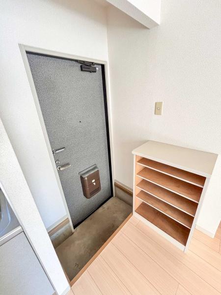 玄関　同タイプ別室の室内写真です