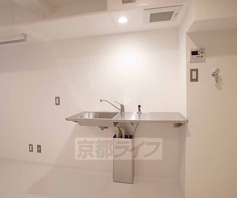 キッチン　室内大改装！クロス柄は各部屋違います。ご確認下さい。