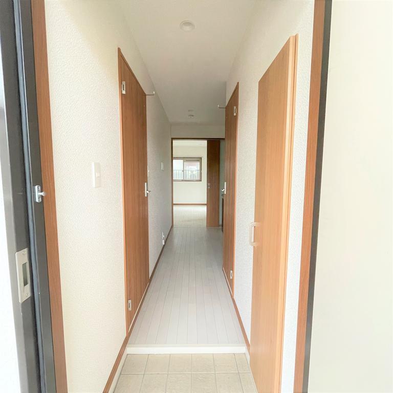 玄関　※写真は別号室のものになりますので現状優先とさせていただきま
