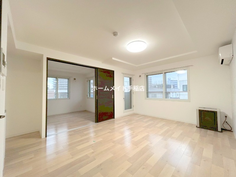 居室・リビング　明るく広々リビングスペース♪