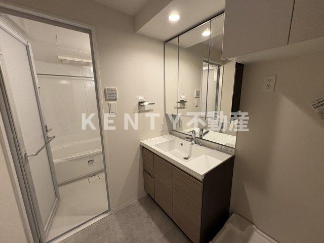 洗面設備　独立洗面台、朝の身支度には欠かせません