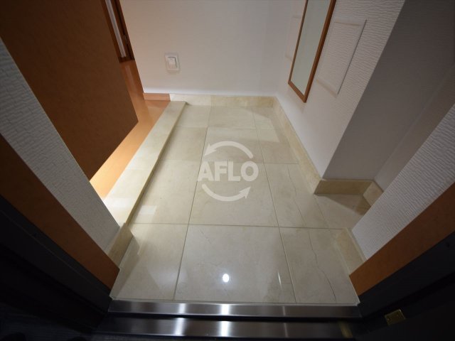 玄関　リーガル四ツ橋立売堀ＩＩ　玄関廊下