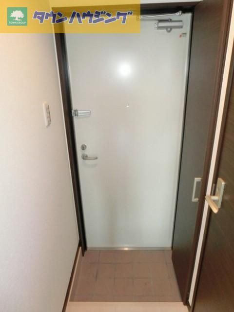 玄関　シューズボックス付。