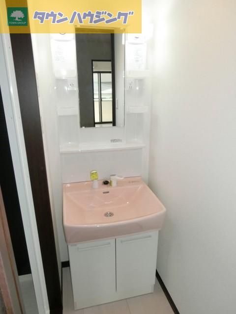 洗面設備　シャンプードレッサー付。