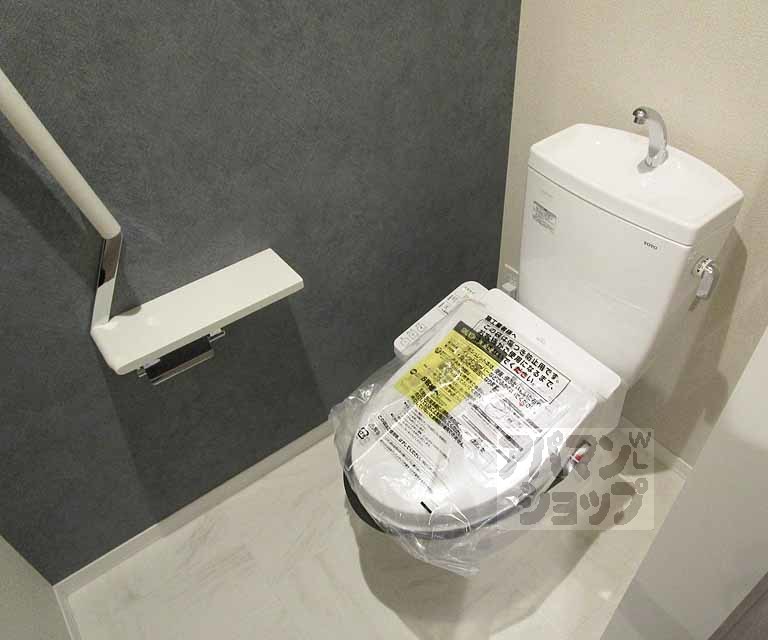 トイレ　３０２号室の写真です。