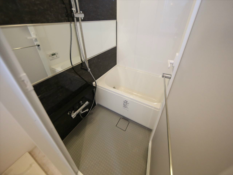 バス・シャワールーム　浴室暖房乾燥機付　追い焚き・オートバス機能付お風呂