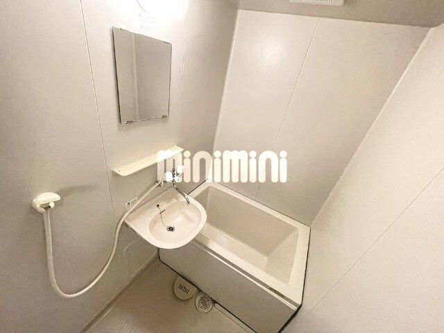 バス・シャワールーム　ゆったりお湯に浸かれる浴室です。