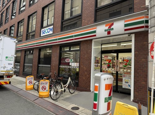 コンビニ　セブンイレブン 大阪淡路町2丁目店（コンビニ）まで50m