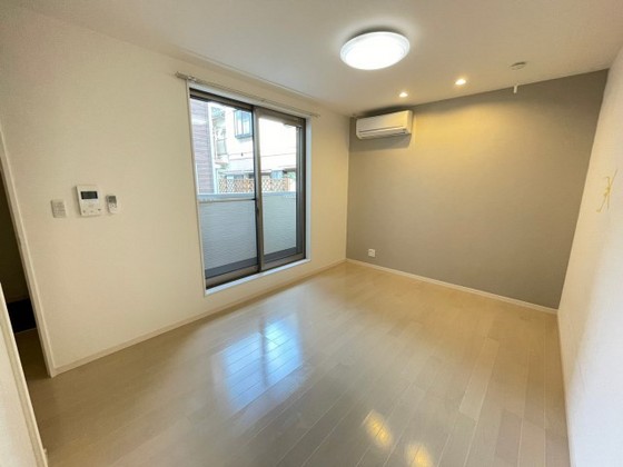 居室・リビング　※別部屋の写真です