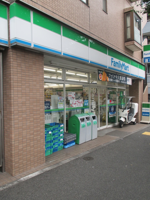 コンビニ　ファミリーマート（コンビニ）まで370m
