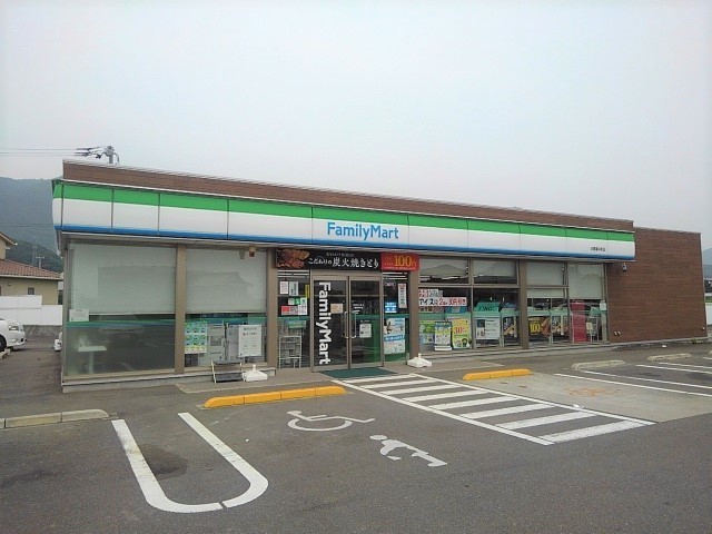 コンビニ　ファミリーマート三豊豊中町店（コンビニ）まで1000m