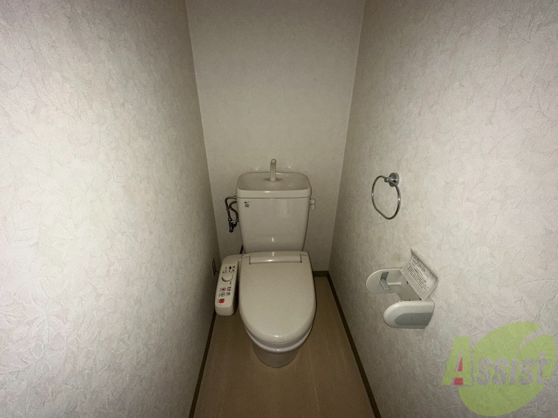 トイレ　ウォシュレット機能がついたトイレです。安心して使用できますね