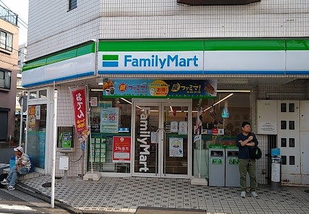 コンビニ　ファミリーマート 磯子岡村一丁目店（コンビニ）まで296m