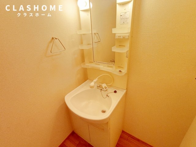 洗面設備　同物件の別部屋になります。