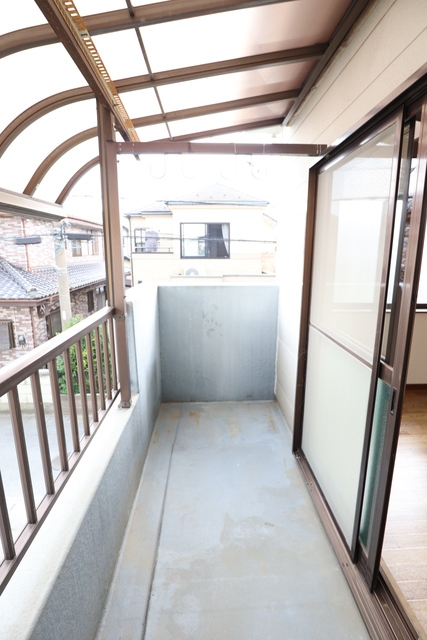 バルコニー　屋根付