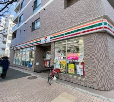 コンビニ　セブンイレブン 中野新井1丁目店（コンビニ）まで747m