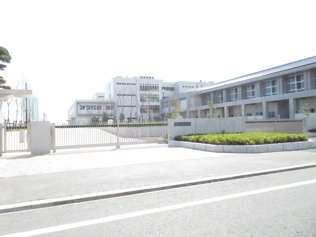 中学校　浜松市立浜名中学校（中学校）まで727m
