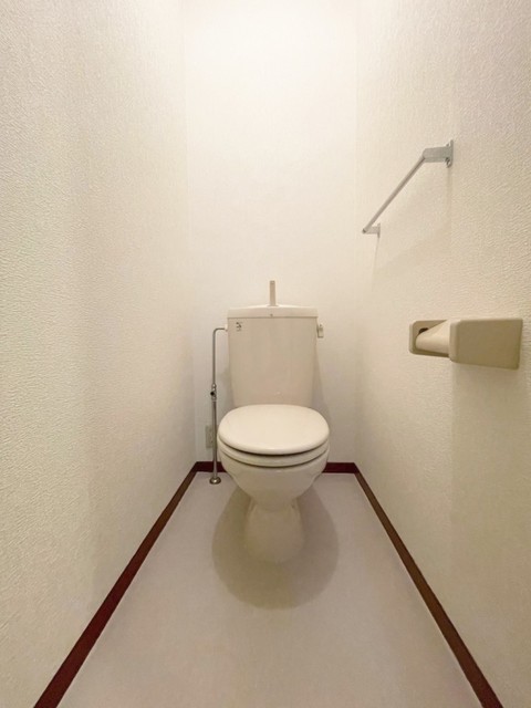 その他　【トイレ】入居前の写真となります。現況優先です。
