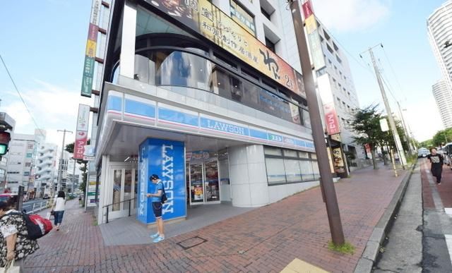コンビニ　ローソン東戸塚駅前店（コンビニ）まで82m