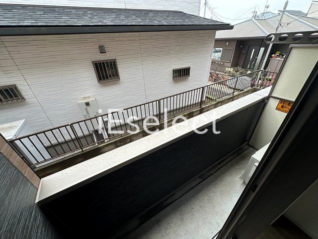 バルコニー　洗濯物も干せますね。