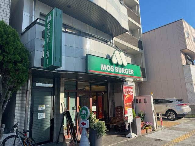 飲食店　モスバーガー桜山店（飲食店）まで74m