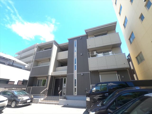 建物外観　ＪＲ・阪急線利用可能。