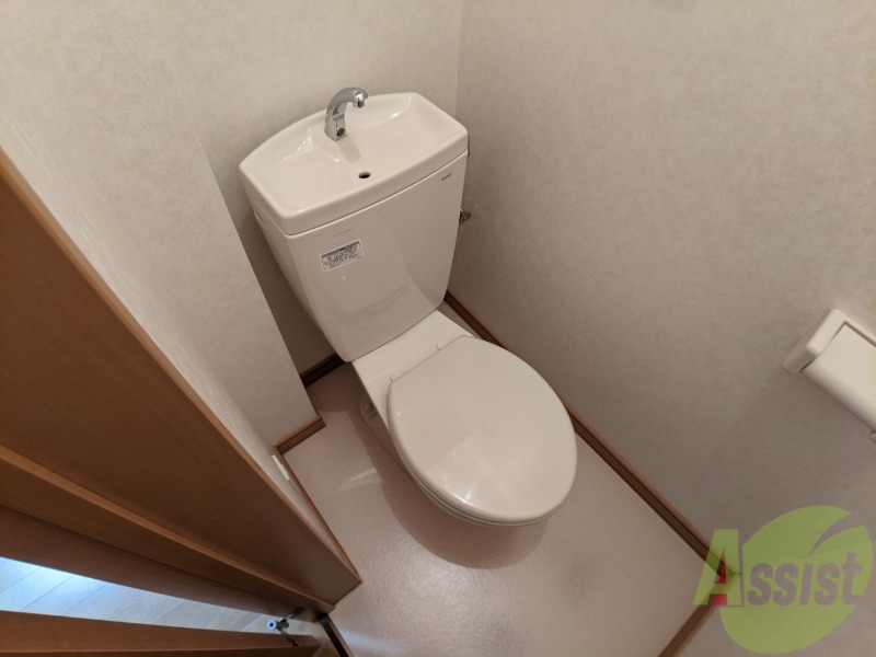 トイレ　こちらはトイレです。清潔感があり、安心して使用できます。